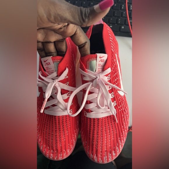 Nike Air VaporMax Flyknit 3
Track Red Magic Flamingo (Women's) - Picture 8 of 11
